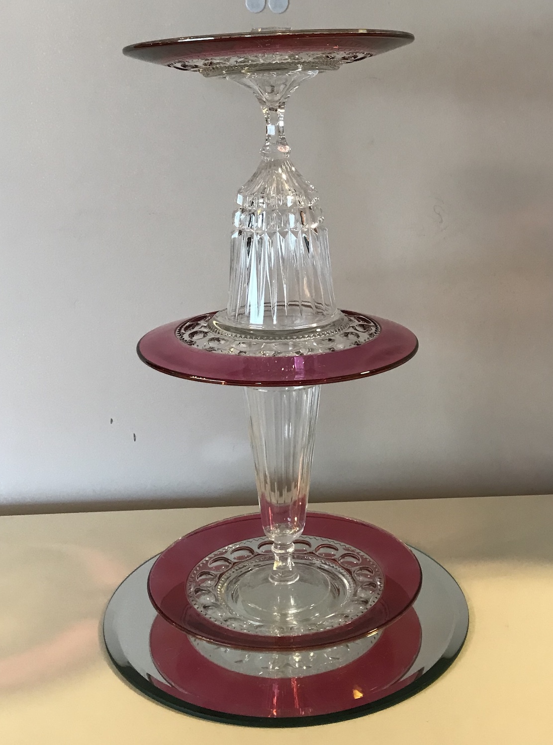 King's Crown collection totem of plates T036